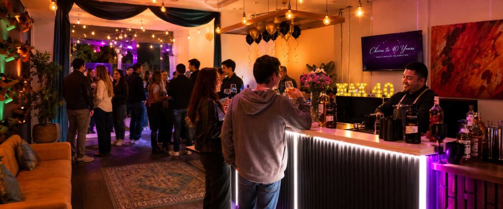 Coctelería y barra para eventos en Espacio Terra con bar abierto, mixólogos, destilados, vinos, espumante y cocktails.